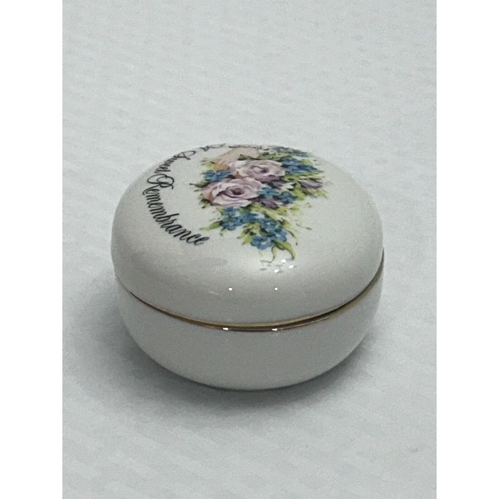 Sweet‎ Remembrance Ceramic Trinket Box Dish Avon Valentines Day 1982 Vintage